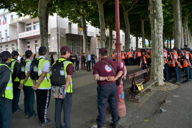 le briefing sur le "Champs de mars" de Saint Girons